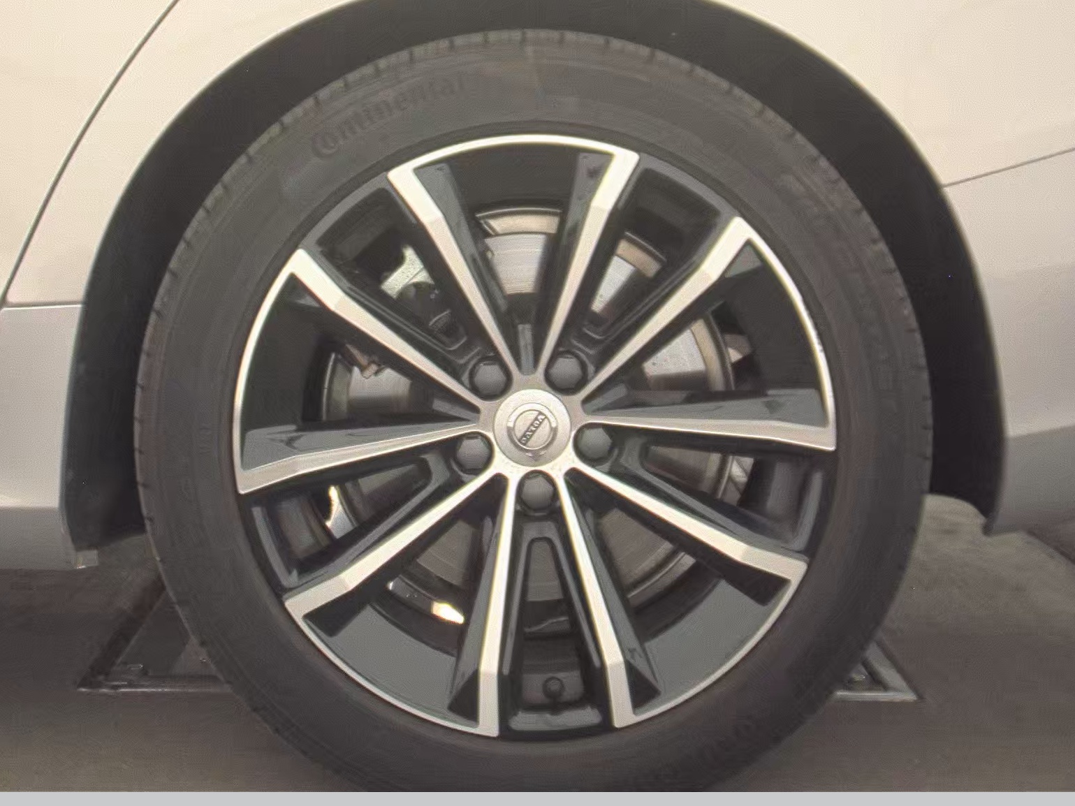 2025 Volvo S60 Plug-In Hybrid T8 Plus AWD