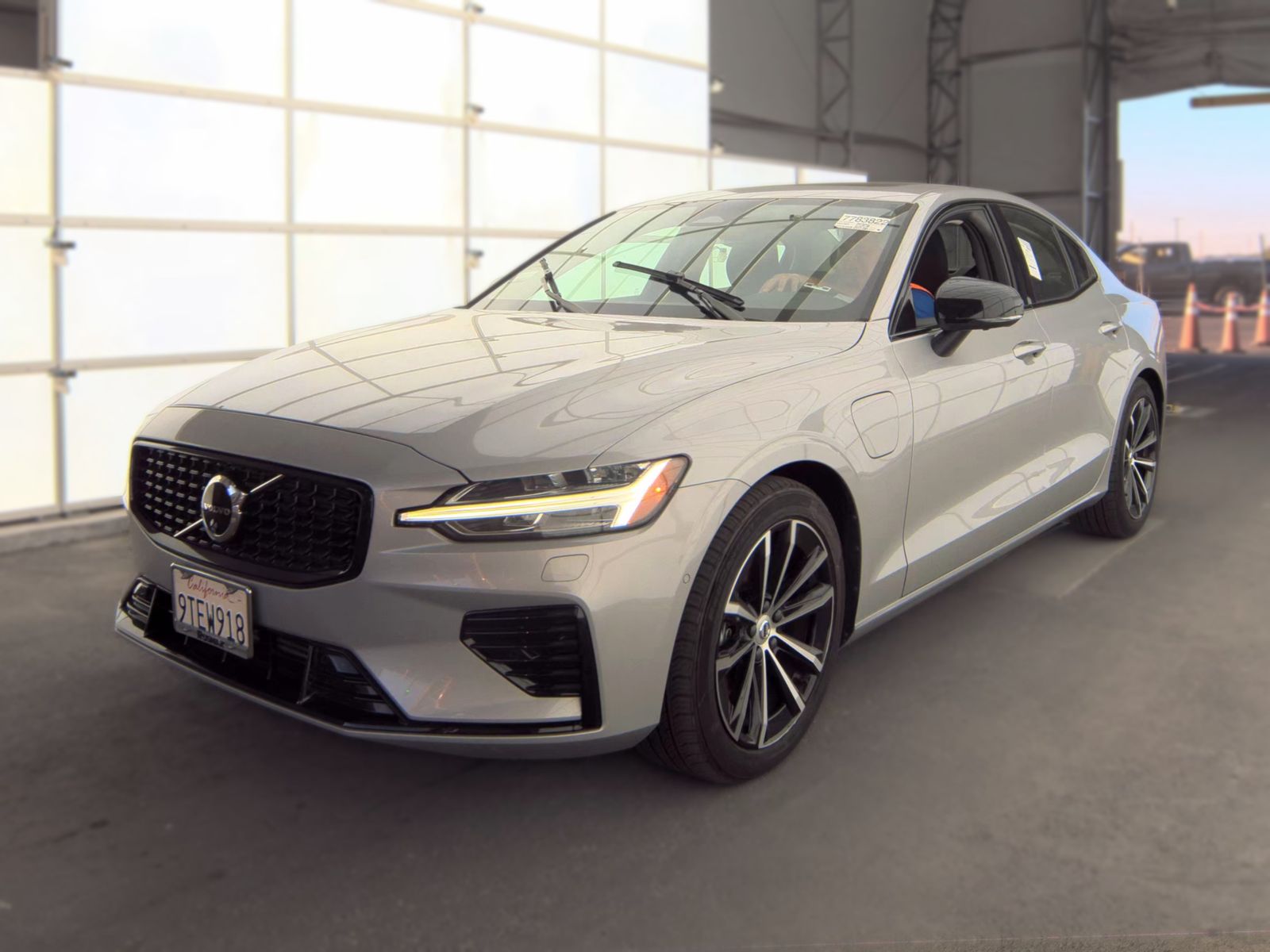2025 Volvo S60 Plug-In Hybrid T8 Plus AWD