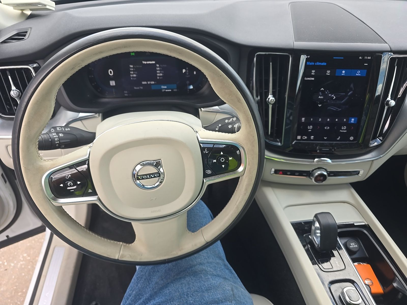 2023 Volvo XC60 B5 Core AWD