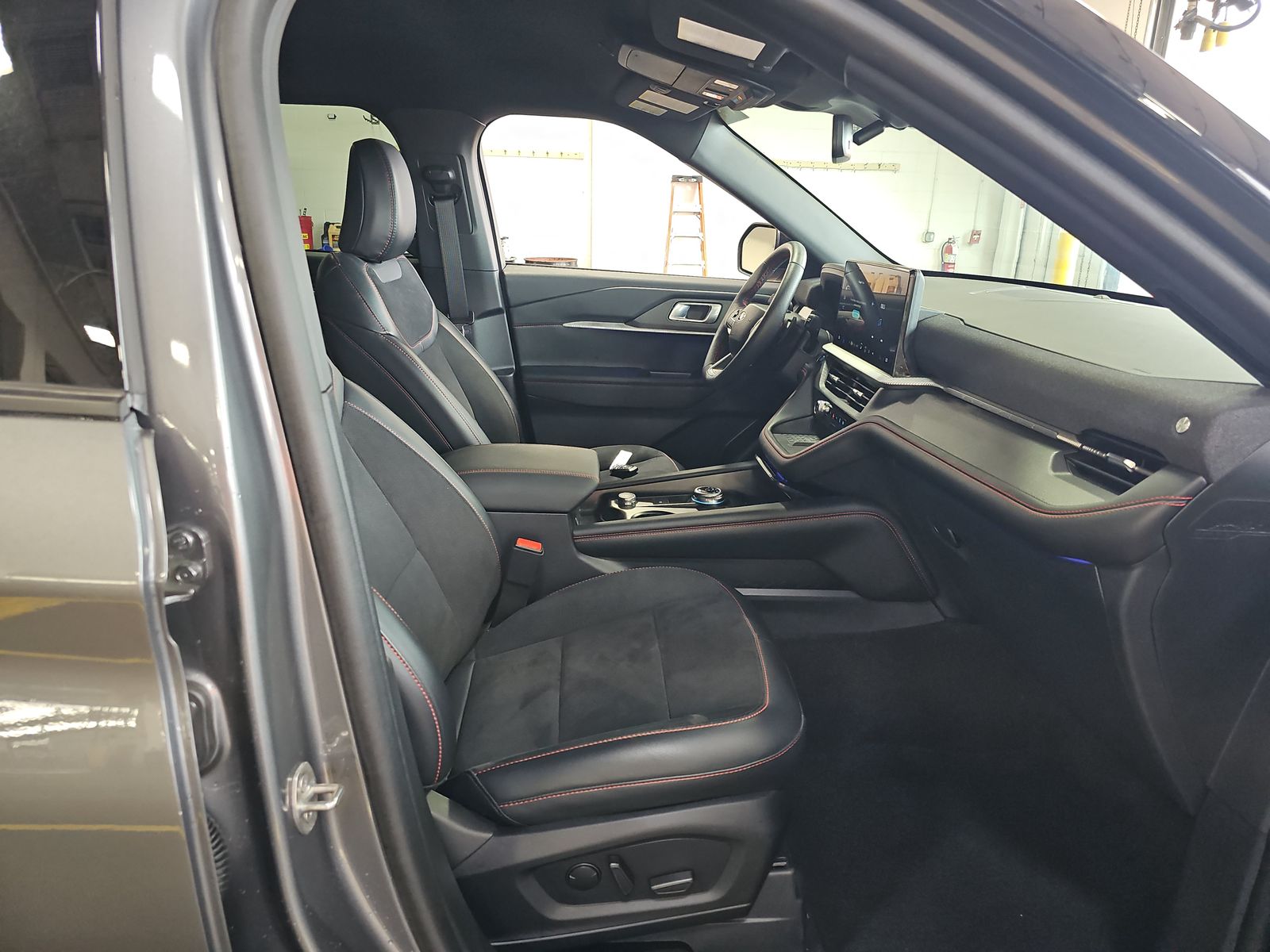 2025 Ford Explorer ST AWD
