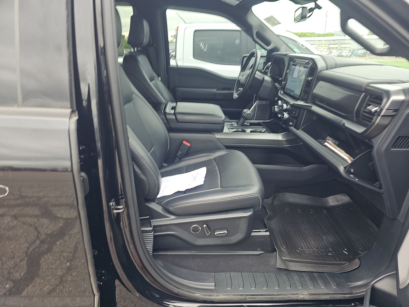 2025 Ford F-150 Lariat AWD