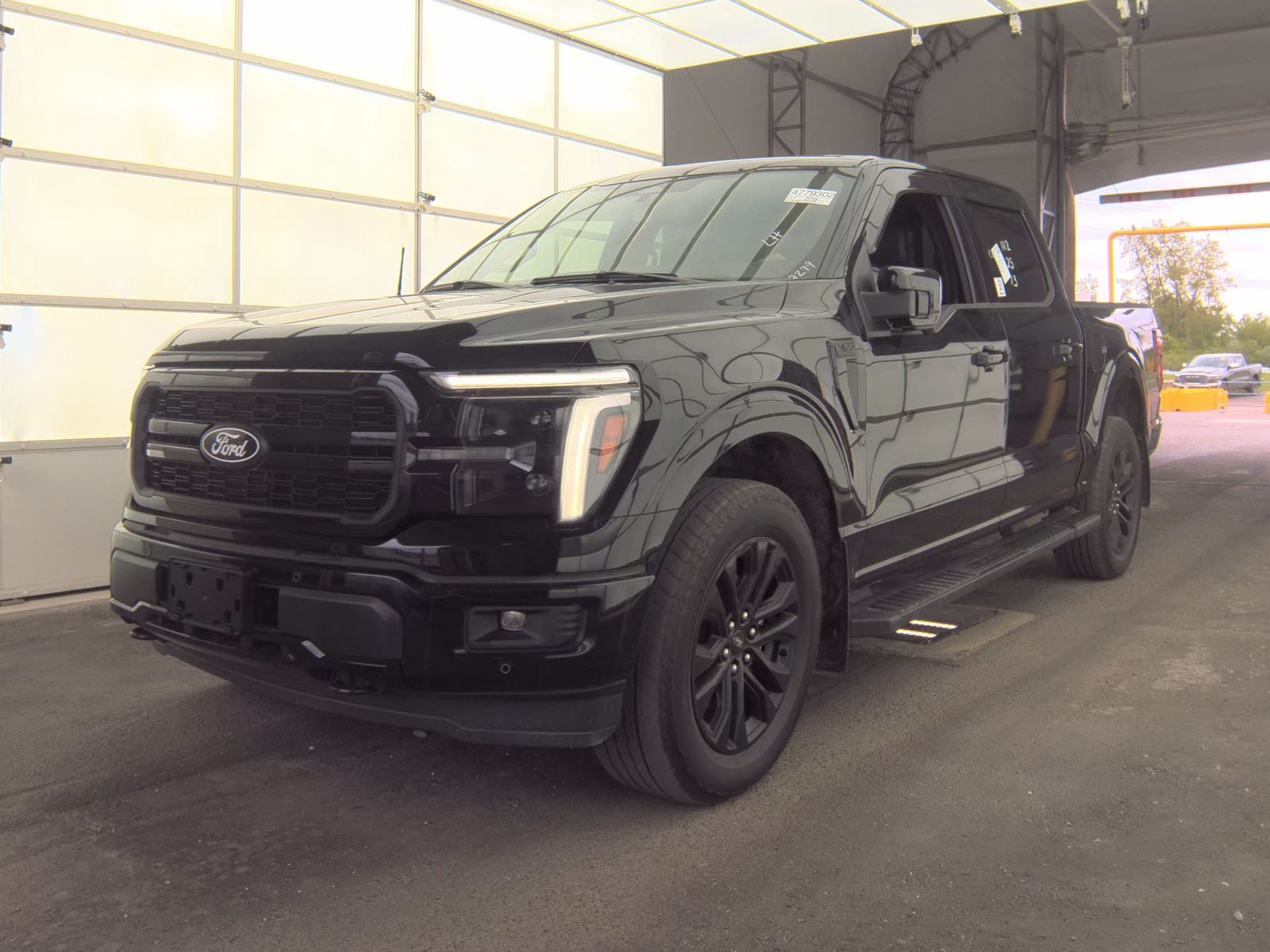 2025 Ford F-150 Lariat AWD