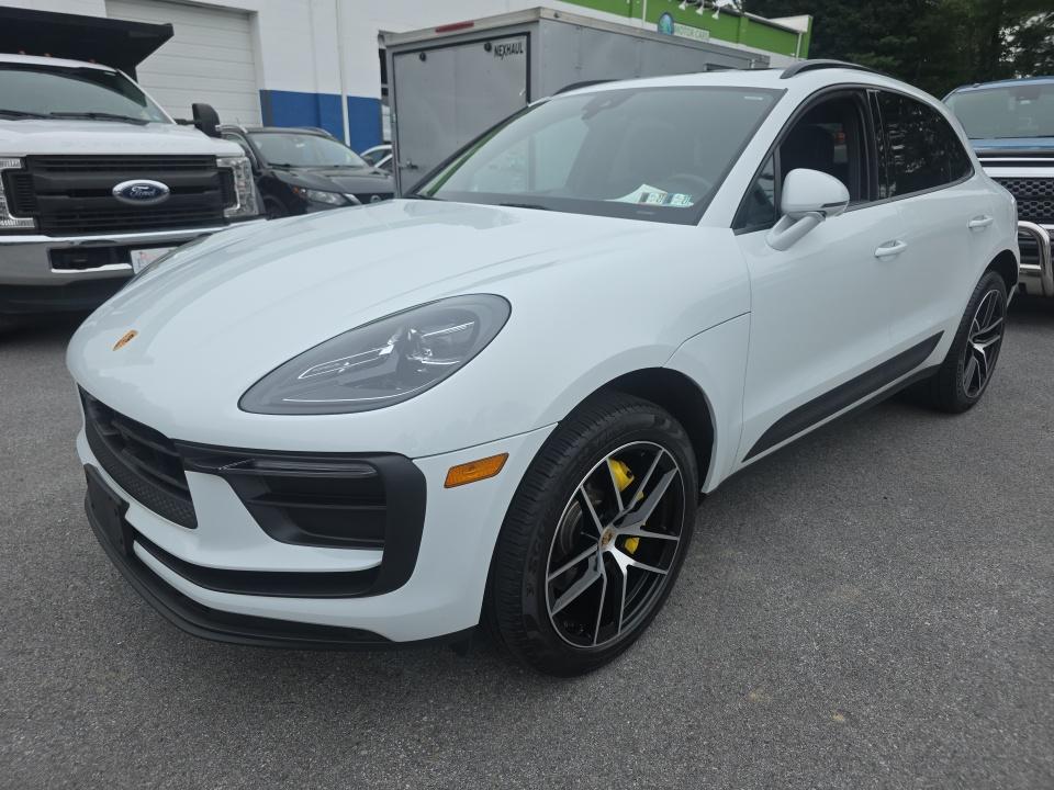 2023 Porsche Macan Base AWD