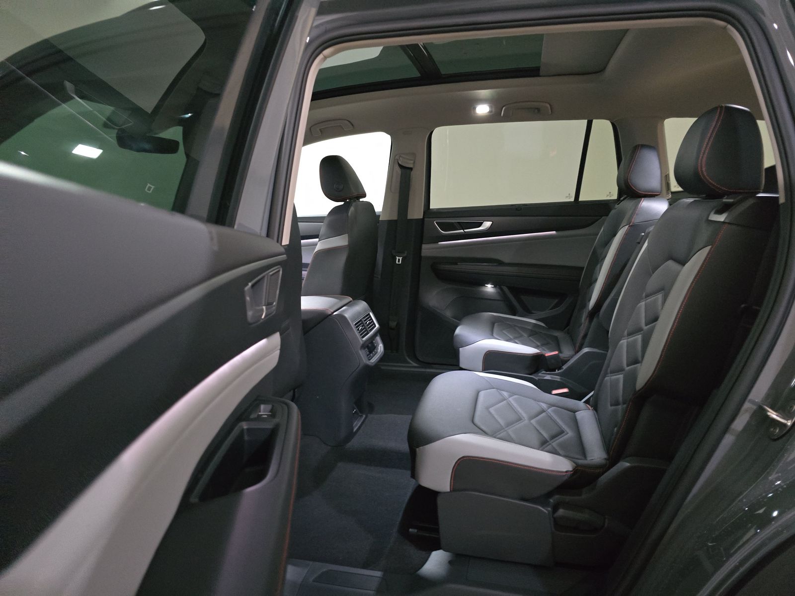 2024 Volkswagen Atlas 2.0T Peak Edition SE AWD
