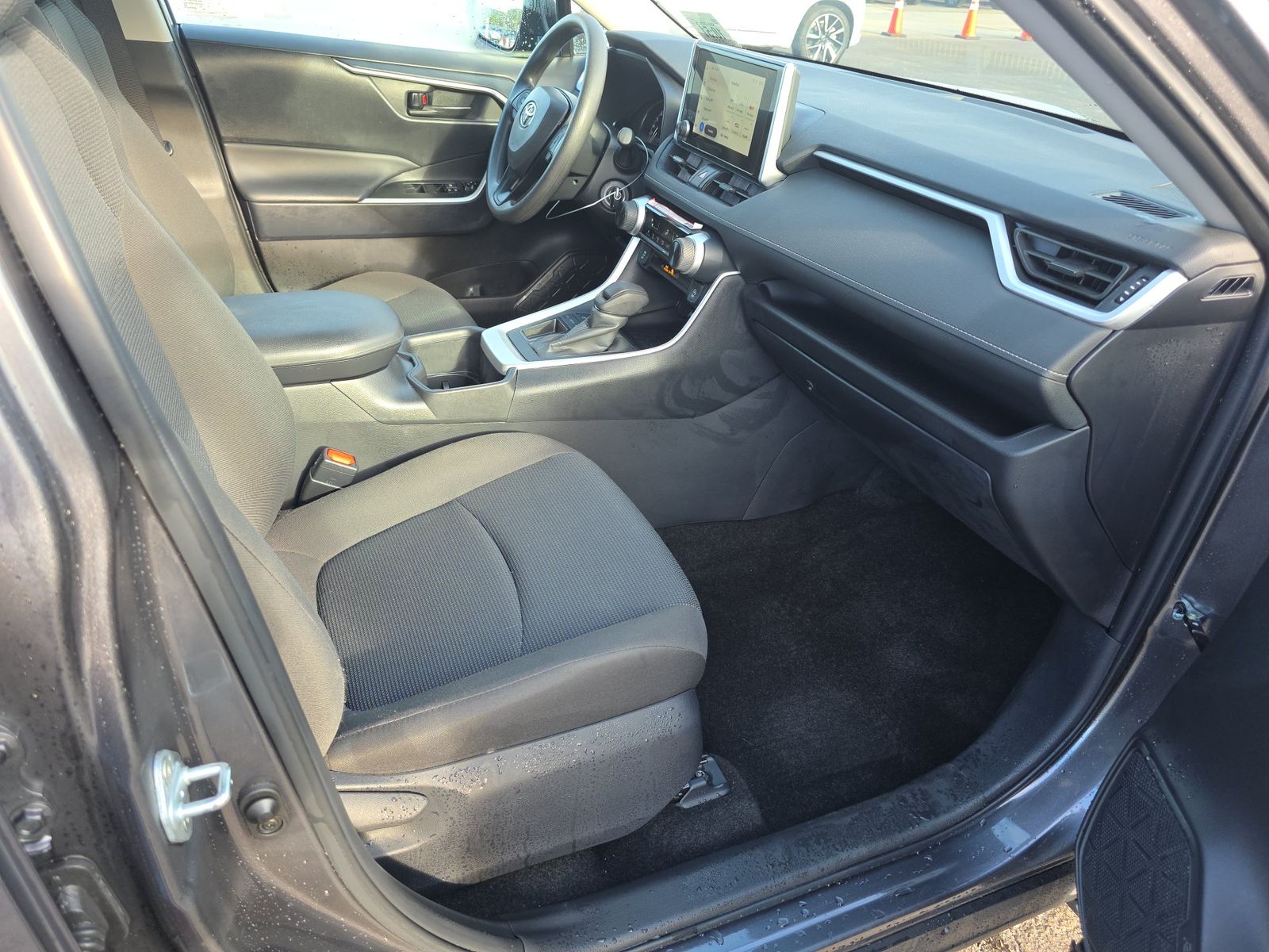 2025 Toyota RAV4 LE FWD