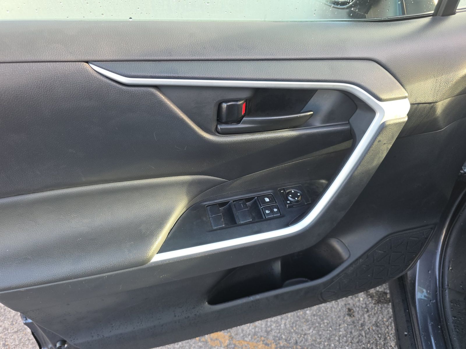 2025 Toyota RAV4 LE FWD