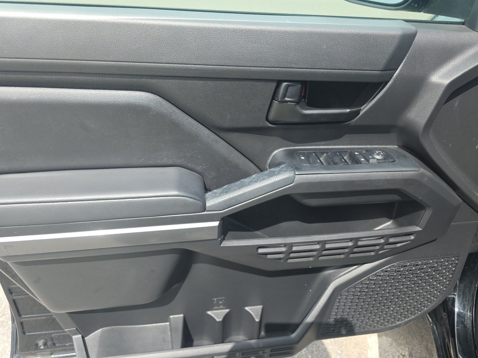 2024 Toyota Tacoma SR5 AWD