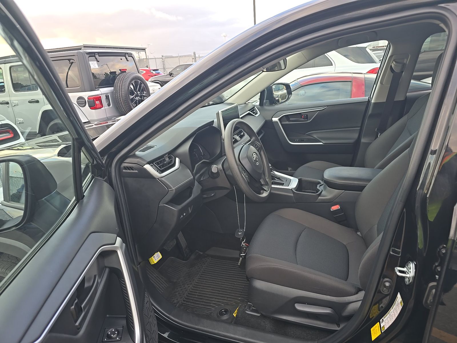 2024 Toyota RAV4 LE FWD