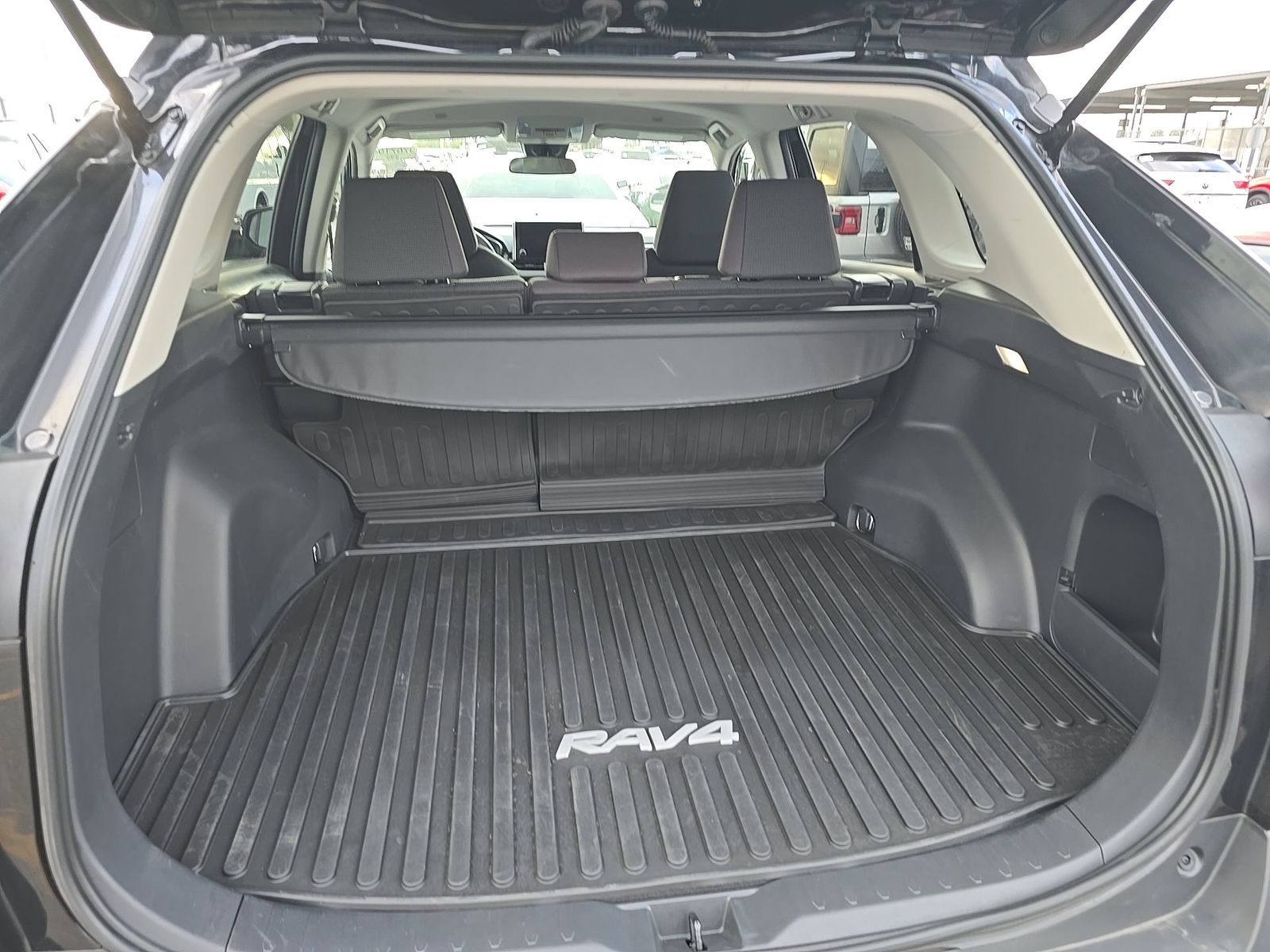 2024 Toyota RAV4 LE FWD