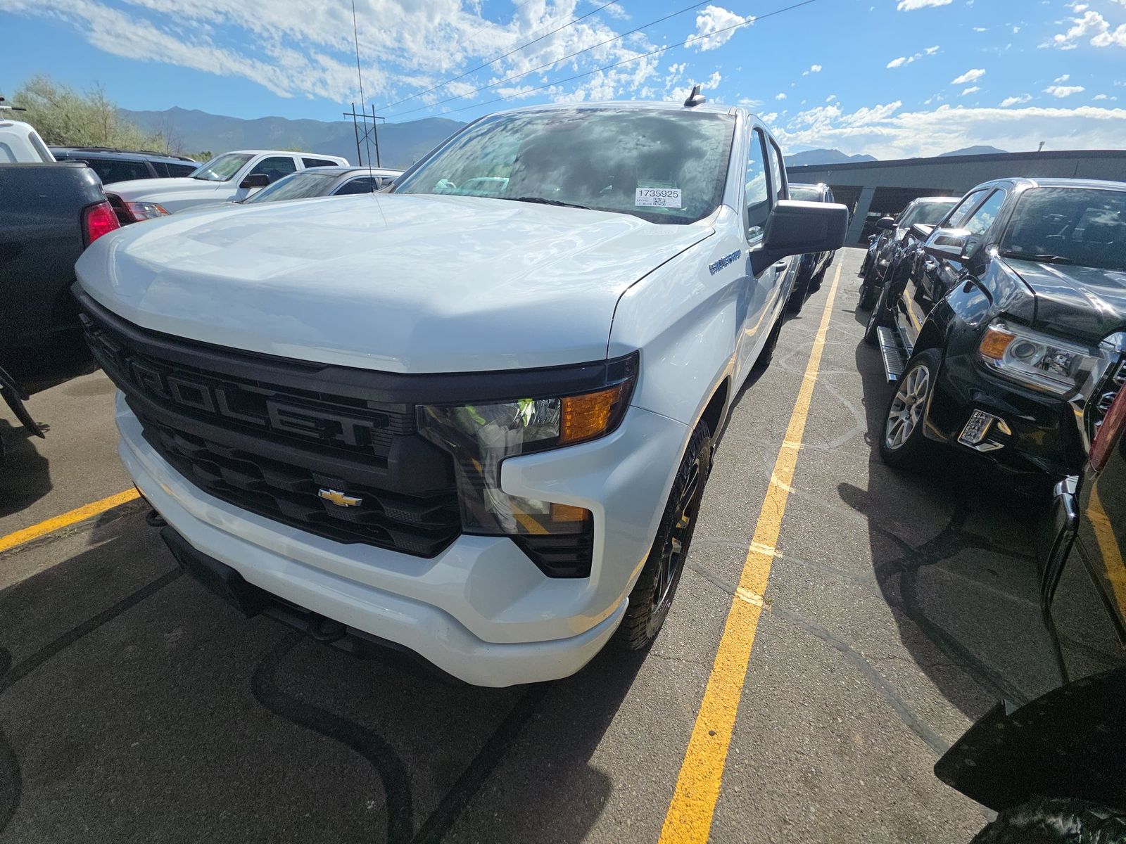 2022 Chevrolet Silverado 1500 Custom AWD