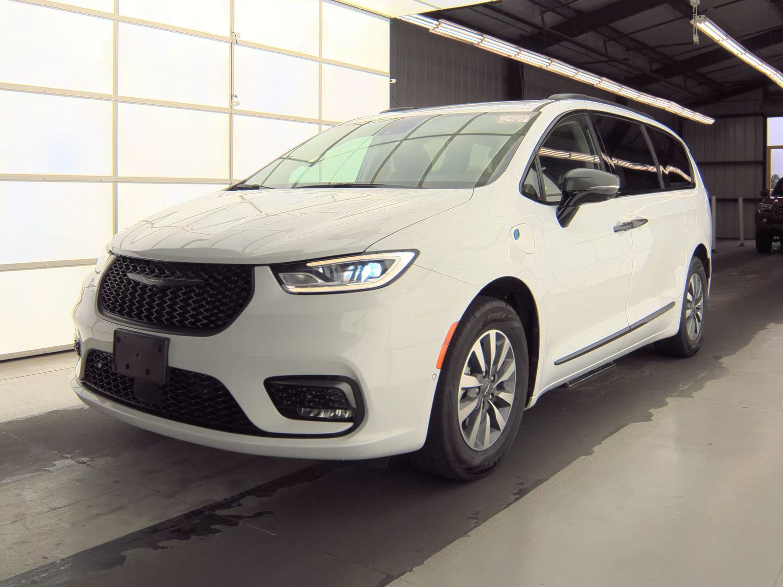 2024 Chrysler Pacifica Hybrid Select Road Tripper FWD
