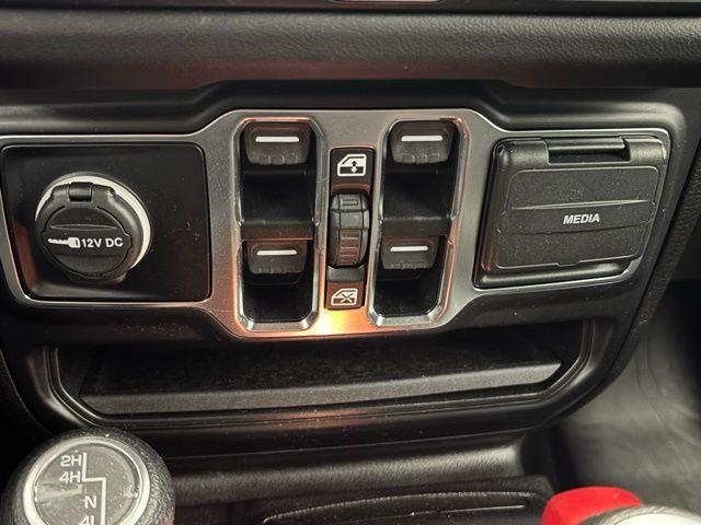 2024 Jeep Wrangler Sahara AWD