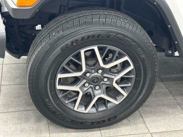 2024 Jeep Wrangler Sahara AWD