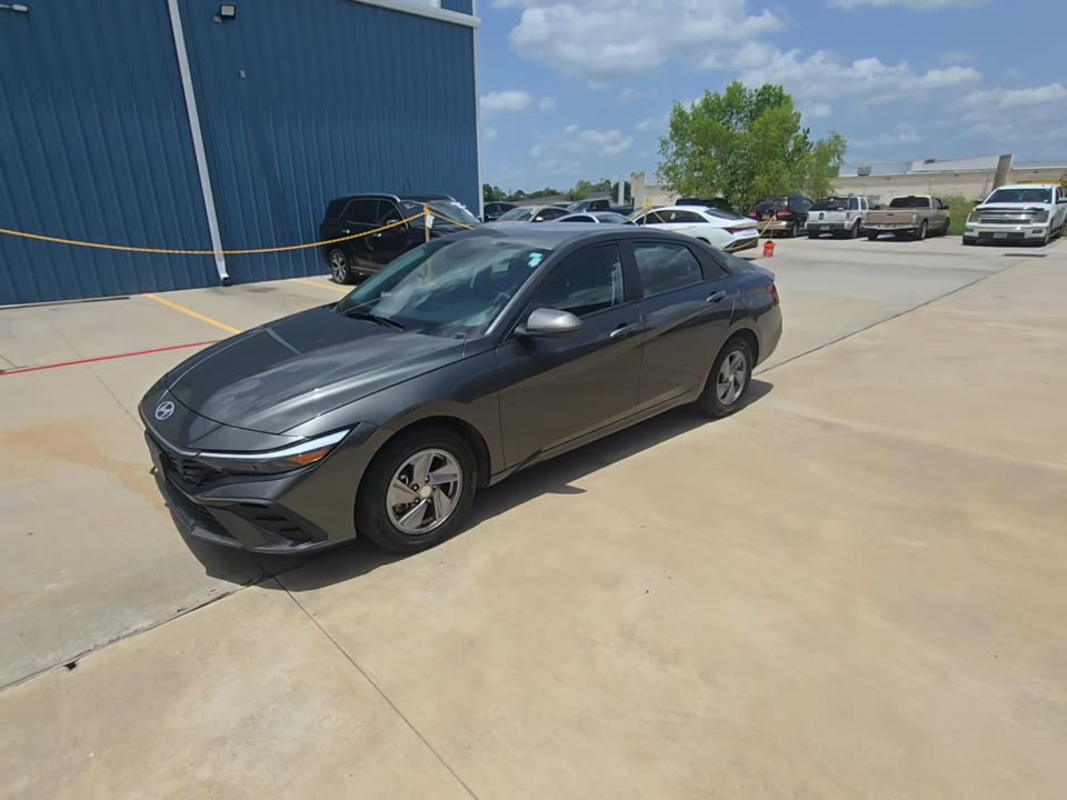 2024 Hyundai Elantra SE FWD