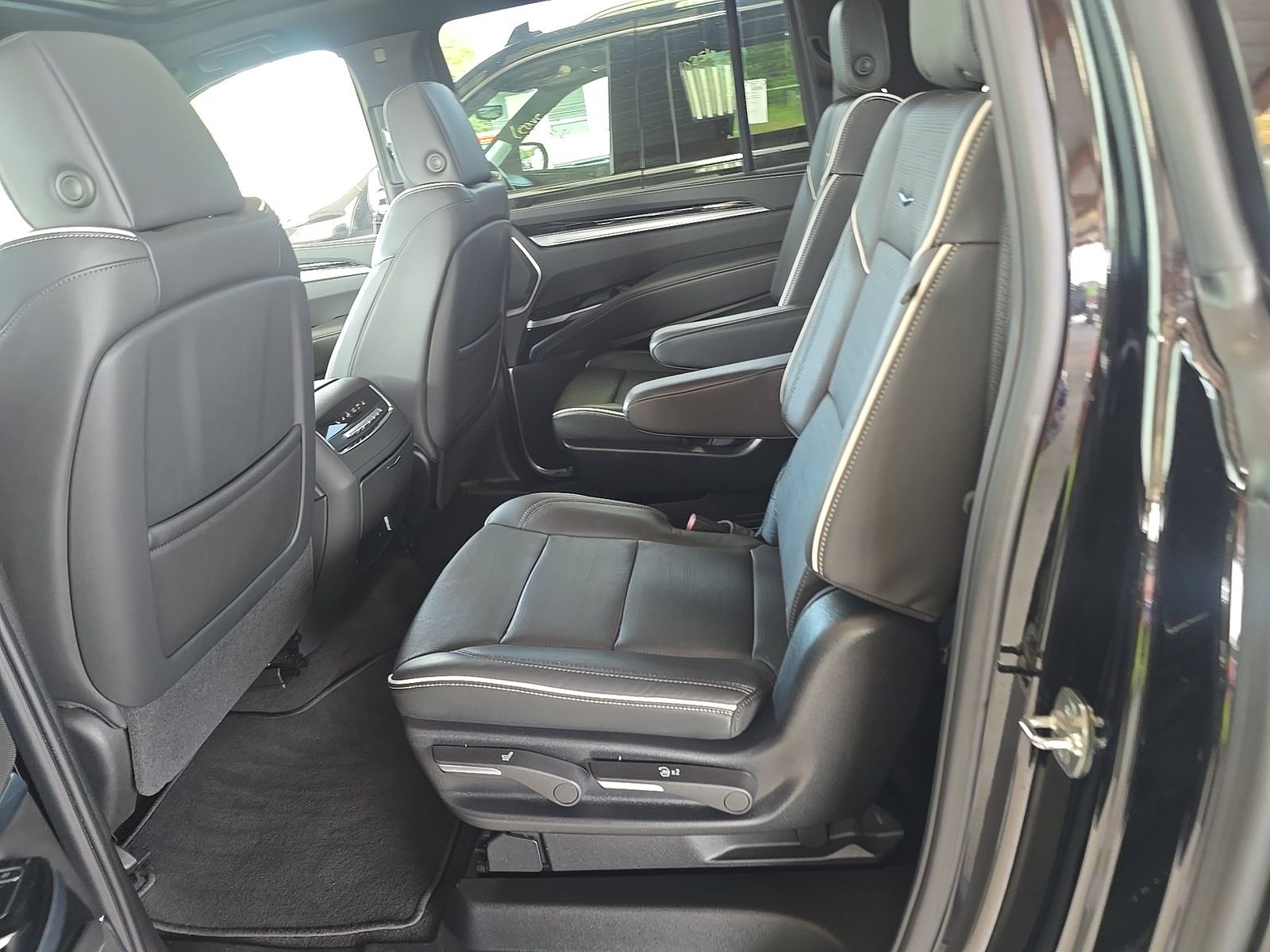 2025 Cadillac Escalade ESV Sport AWD