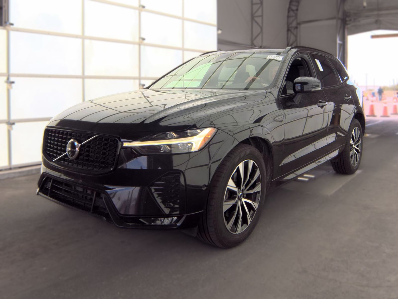 2023 Volvo XC60 B5 Plus FWD