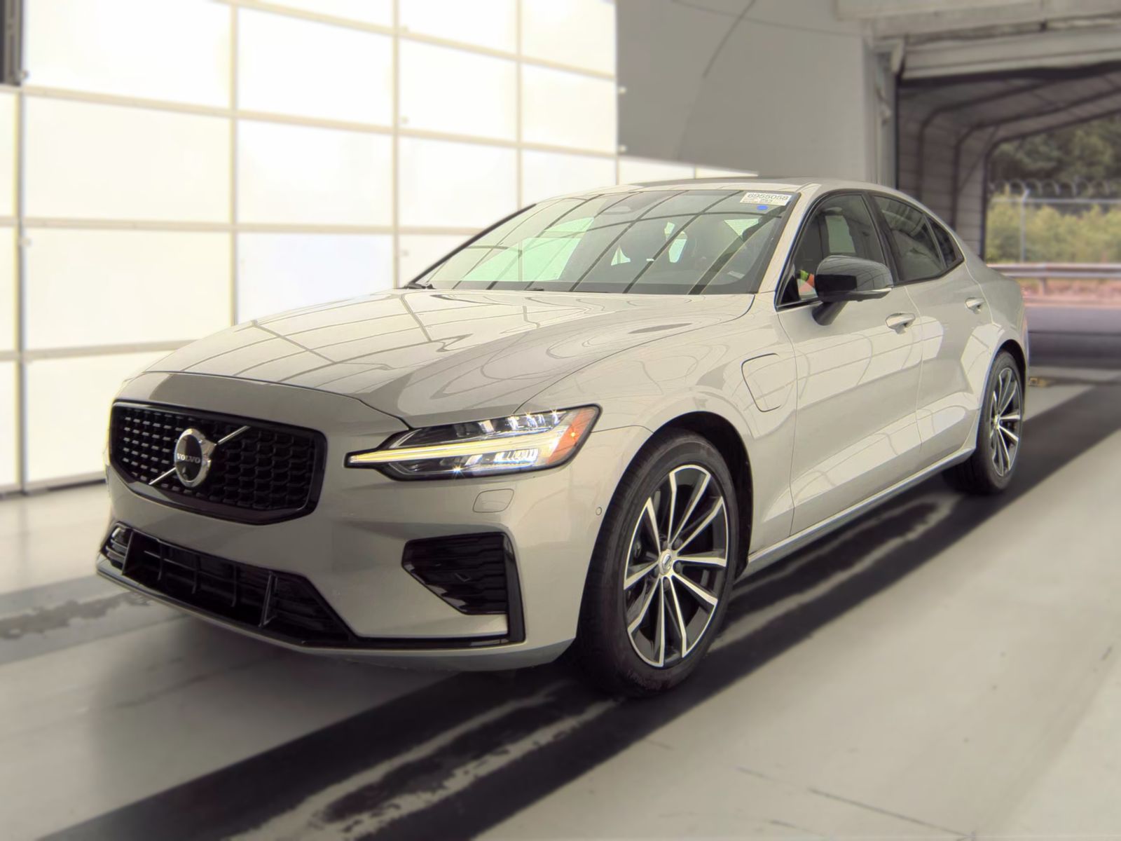 2025 Volvo S60 Plug-In Hybrid T8 Plus FWD