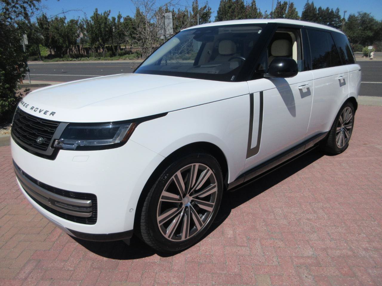2023 Land Rover Range Rover Plug-In Hybrid SE AWD