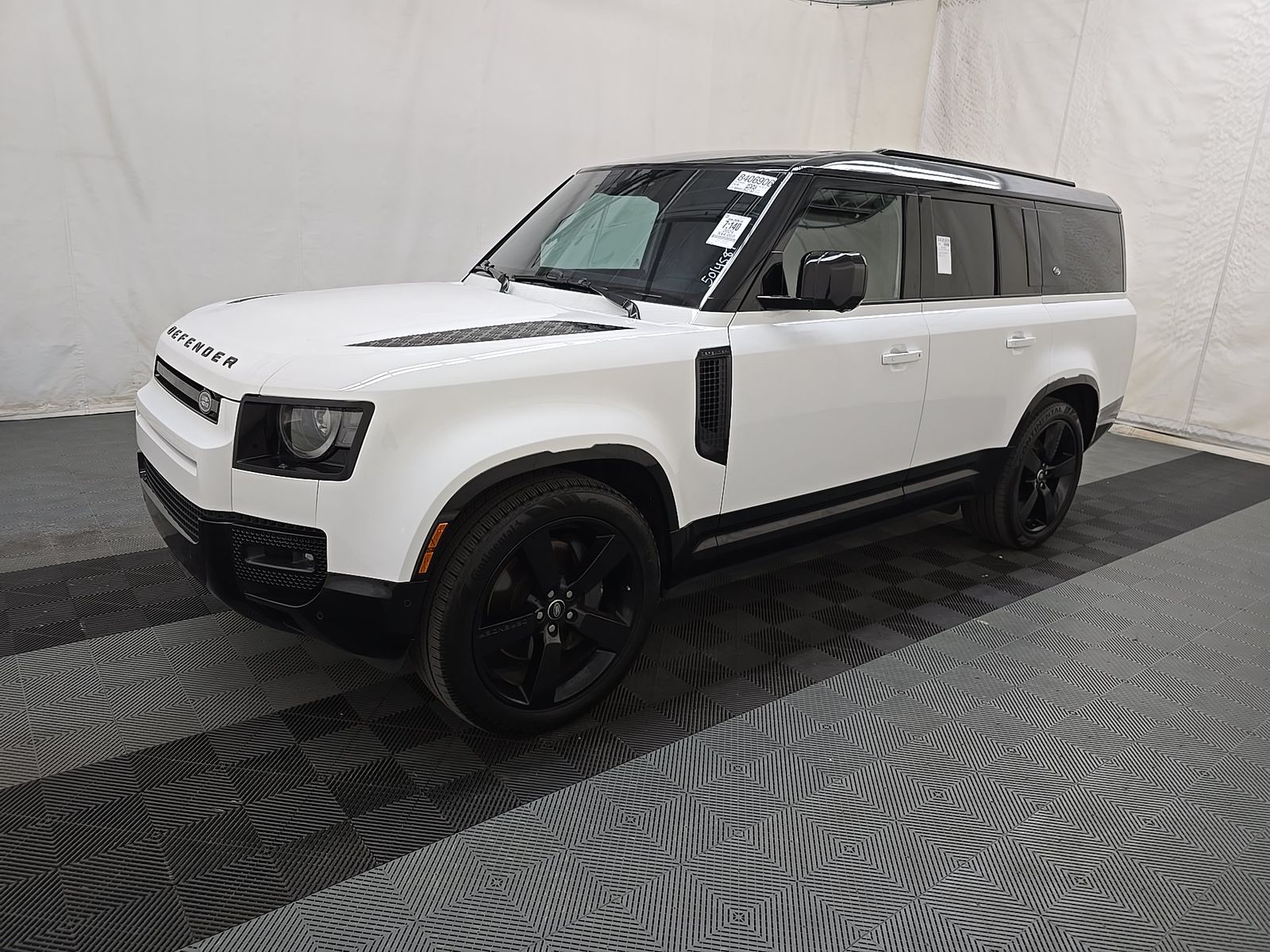 2024 Land Rover Defender 130 X-Dynamic SE AWD