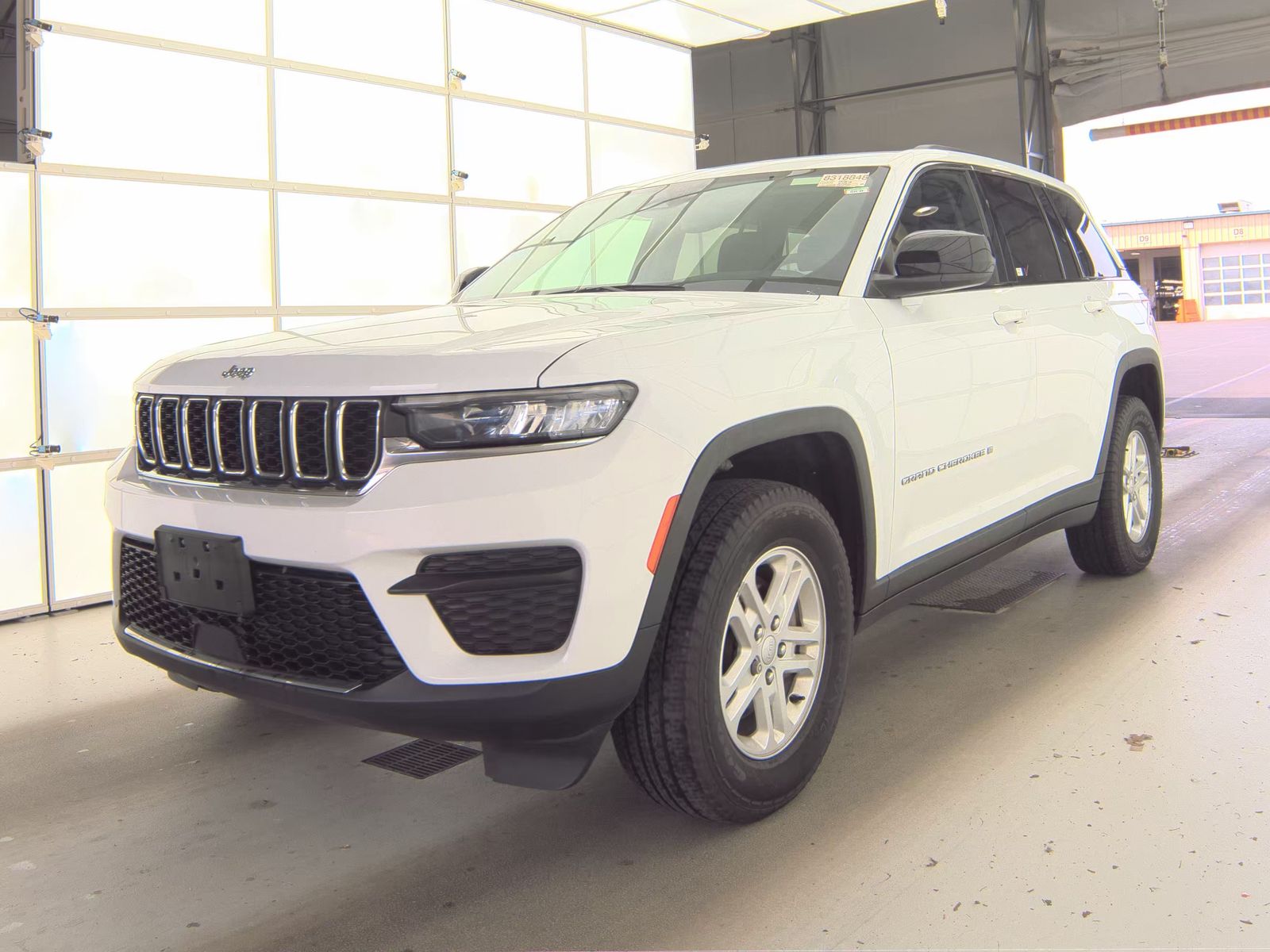 2023 Jeep Grand Cherokee Laredo AWD