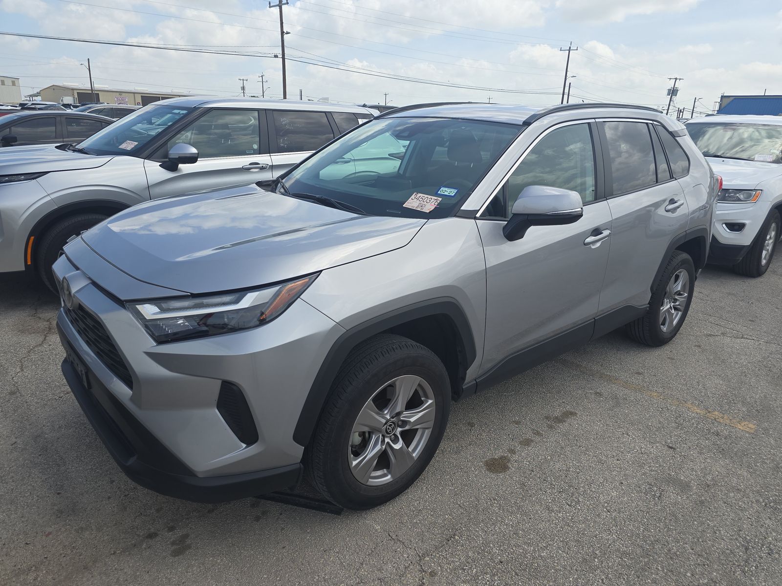 2025 Toyota RAV4 XLE FWD