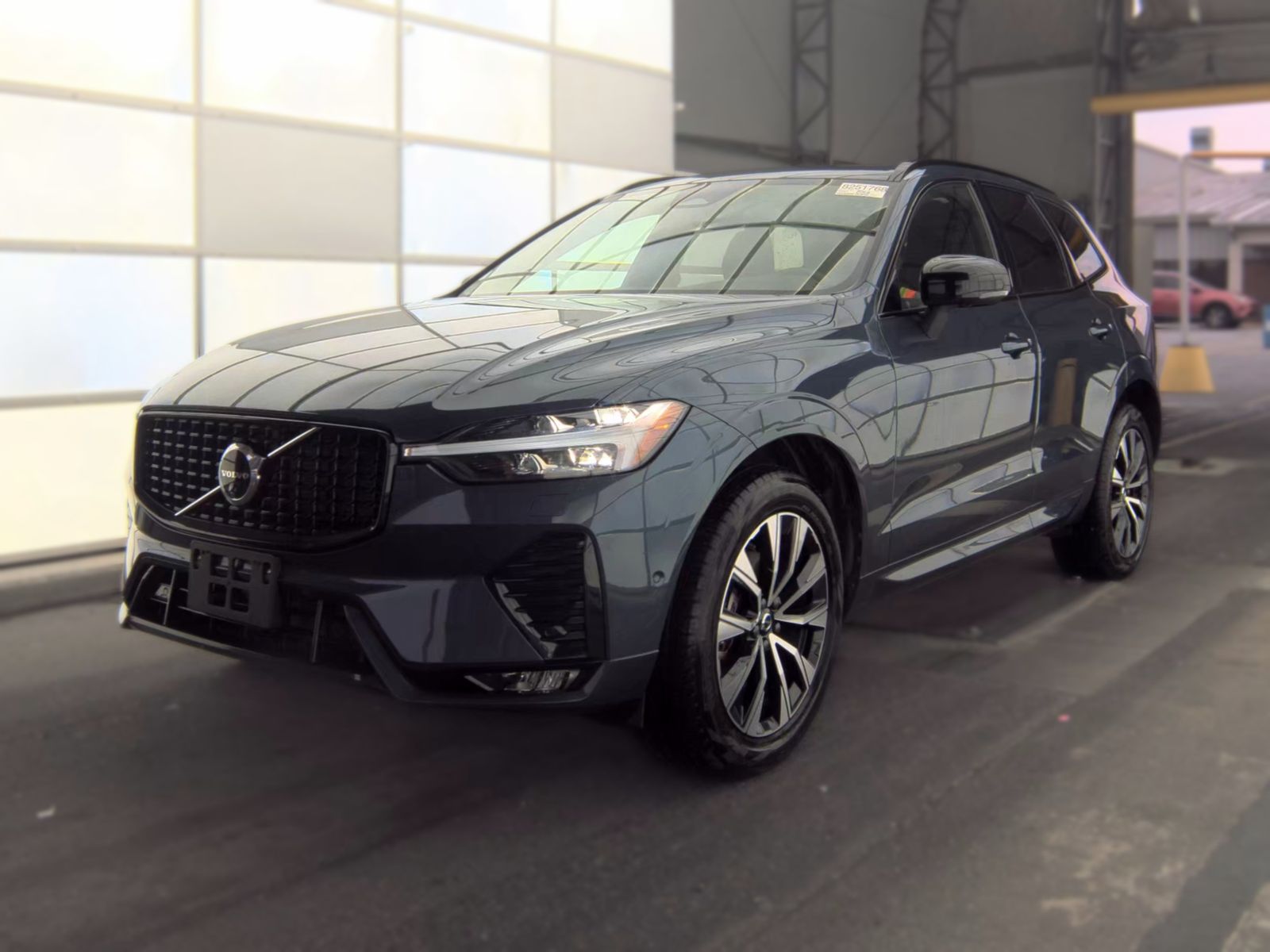 2025 Volvo XC60 B5 Plus AWD