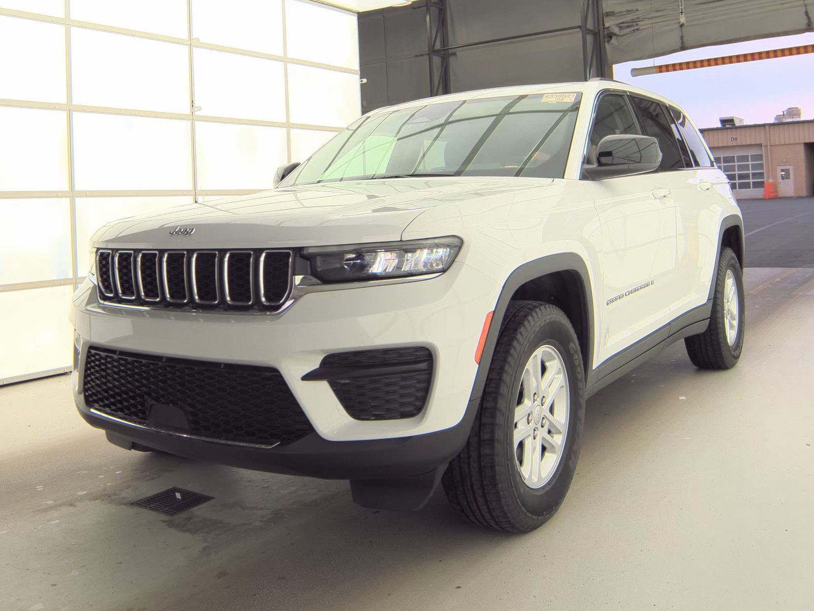 2023 Jeep Grand Cherokee Laredo AWD