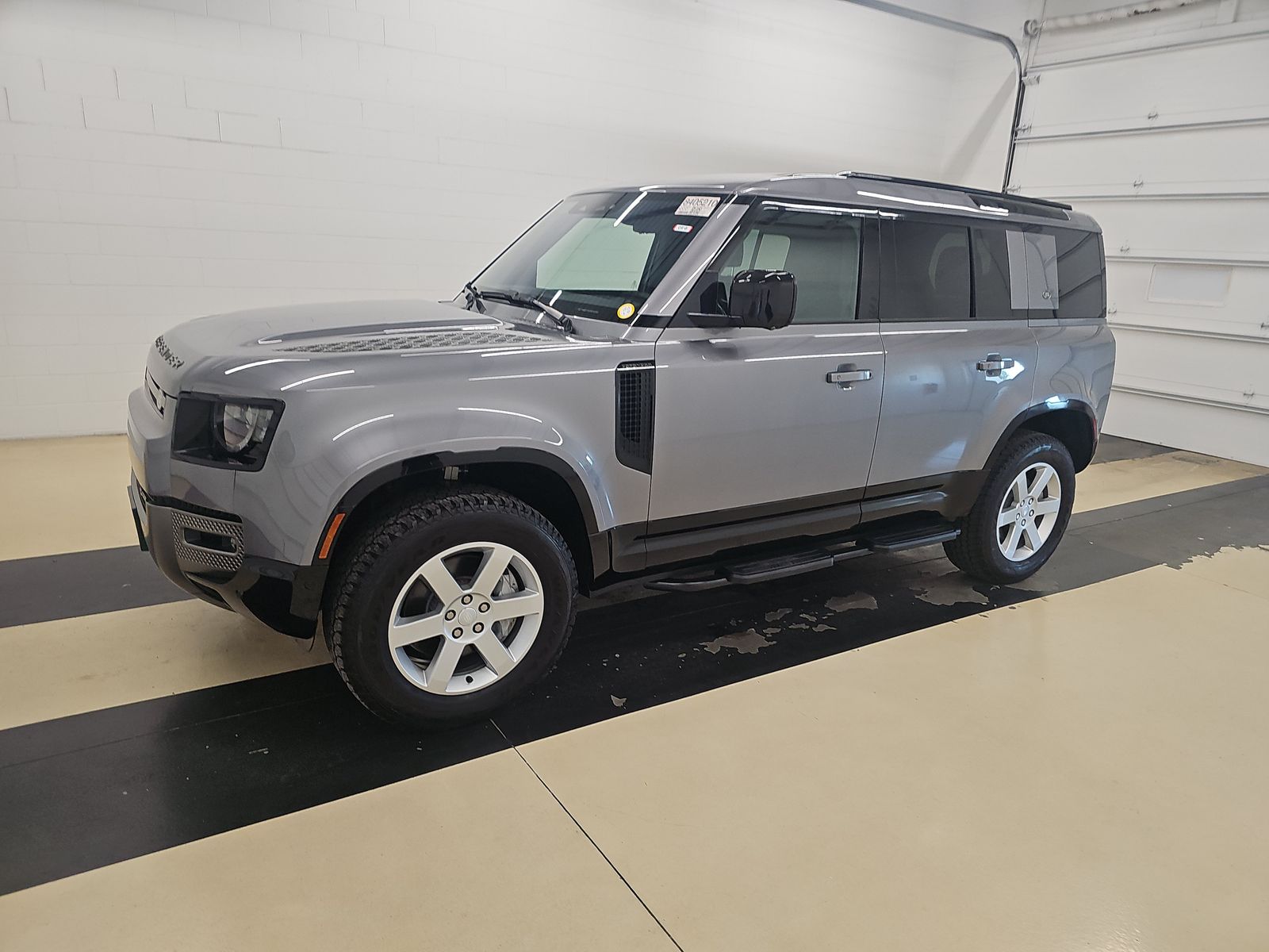 2022 Land Rover Defender 110 X-Dynamic SE FWD