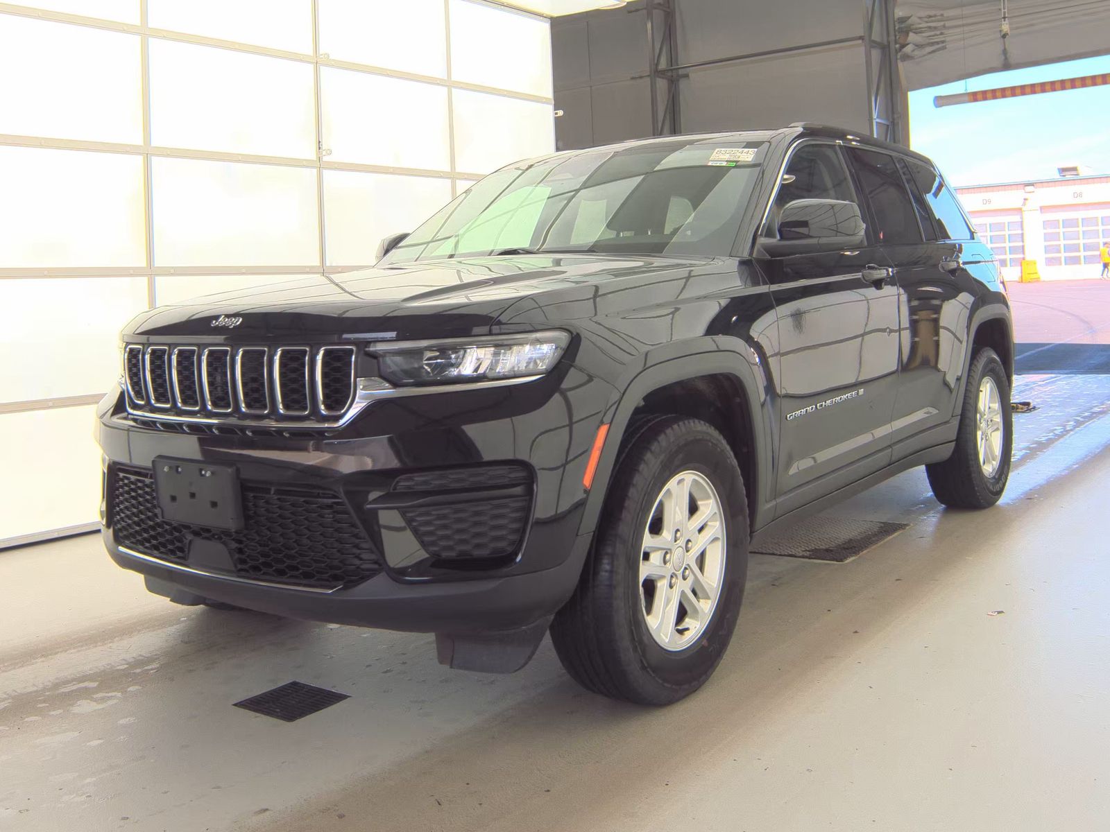 2023 Jeep Grand Cherokee Laredo AWD