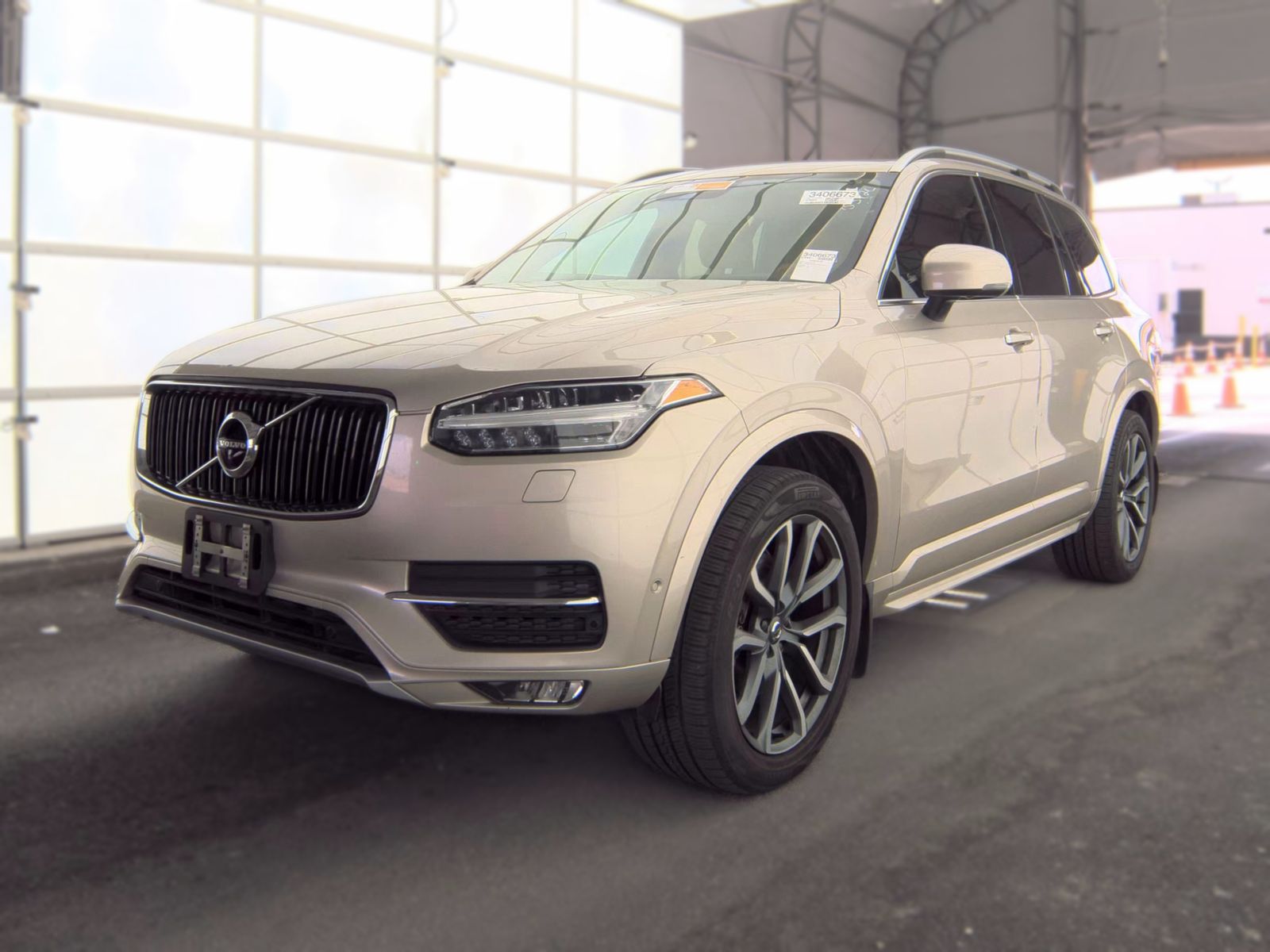 2017 Volvo XC90 T6 Momentum AWD
