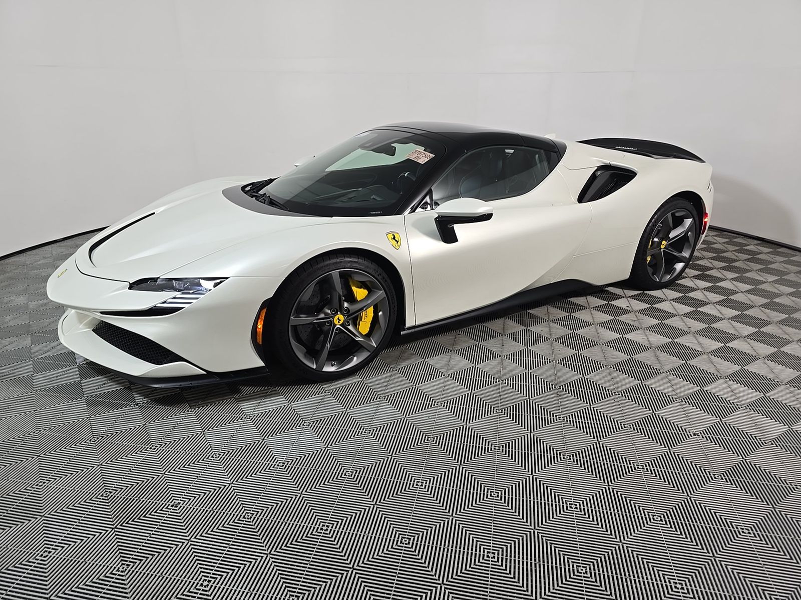 2022 Ferrari SF90 Spider Base AWD