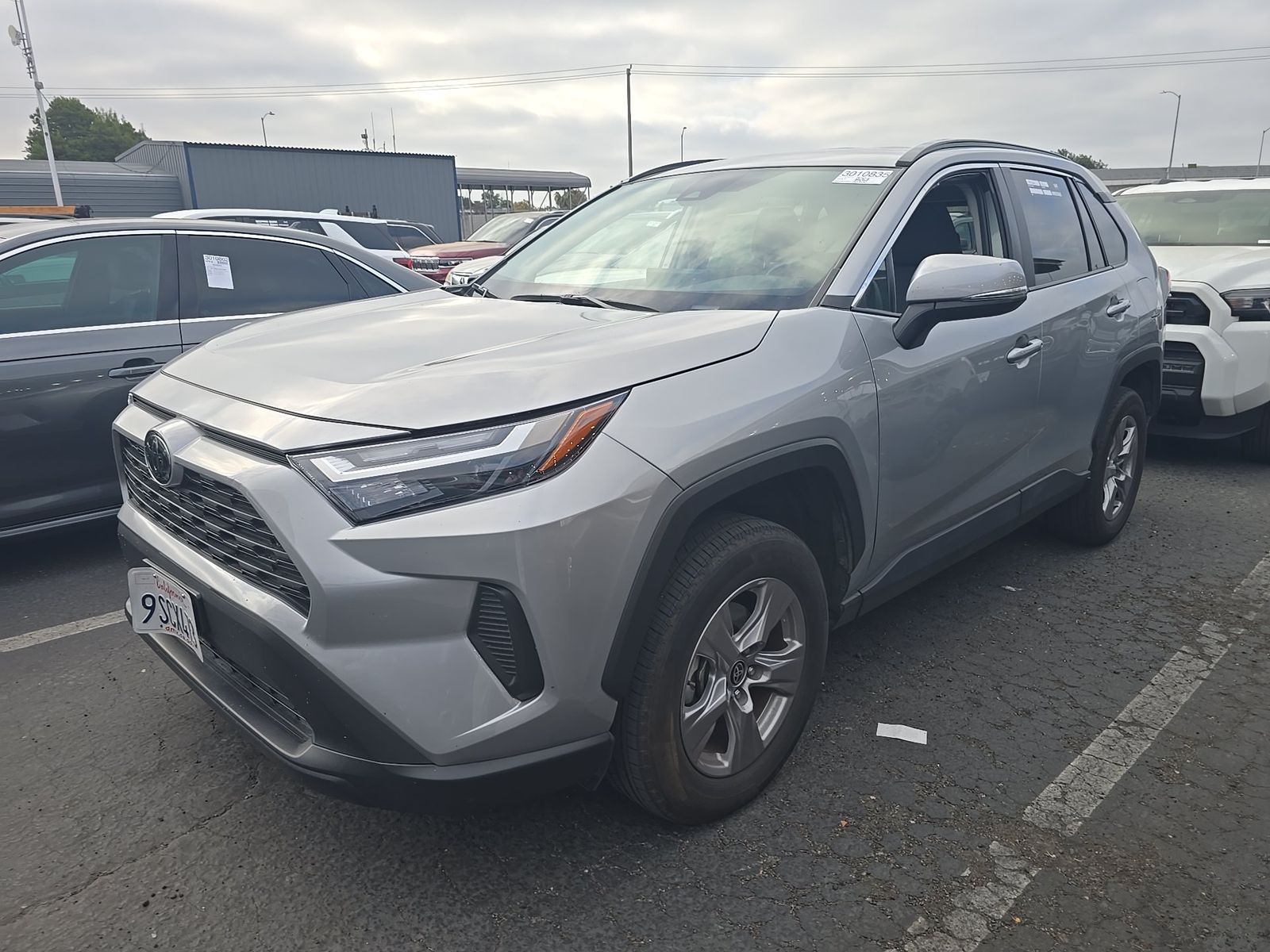 2025 Toyota RAV4 XLE FWD