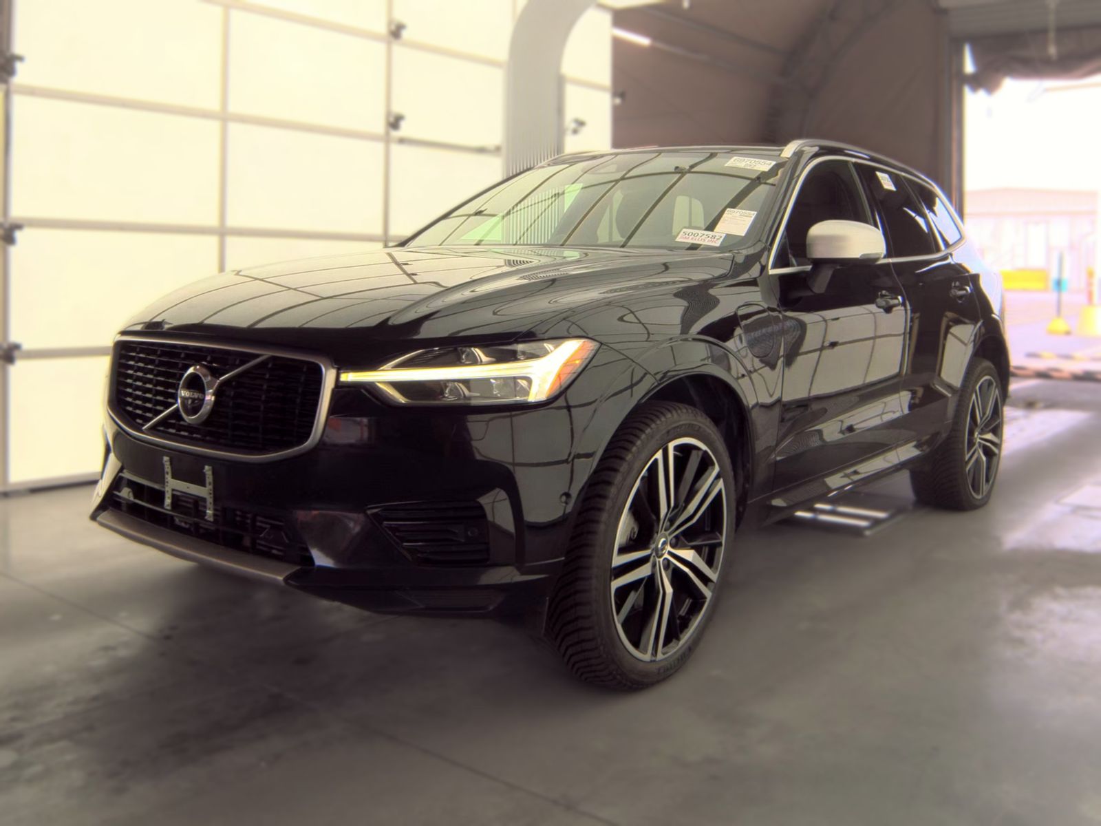 2019 Volvo XC60 Plug-In Hybrid T8 R-Design AWD