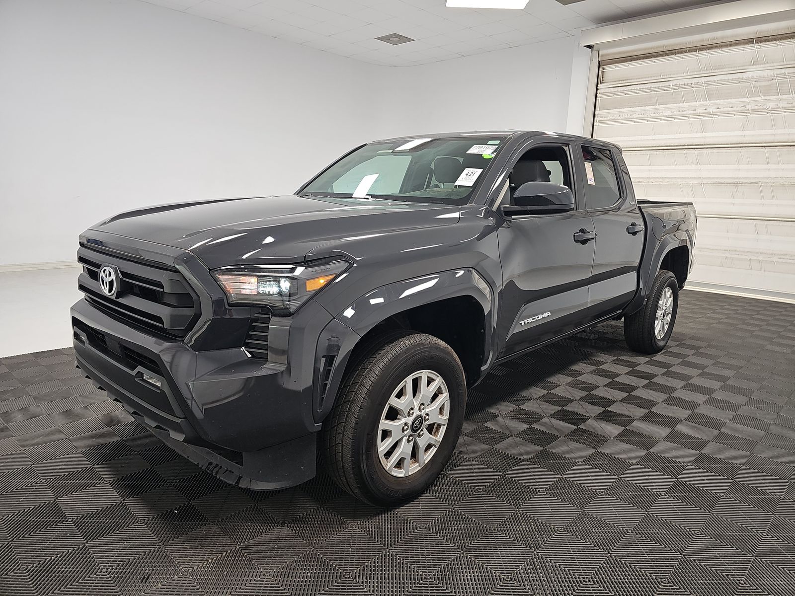 2025 Toyota Tacoma SR5 AWD