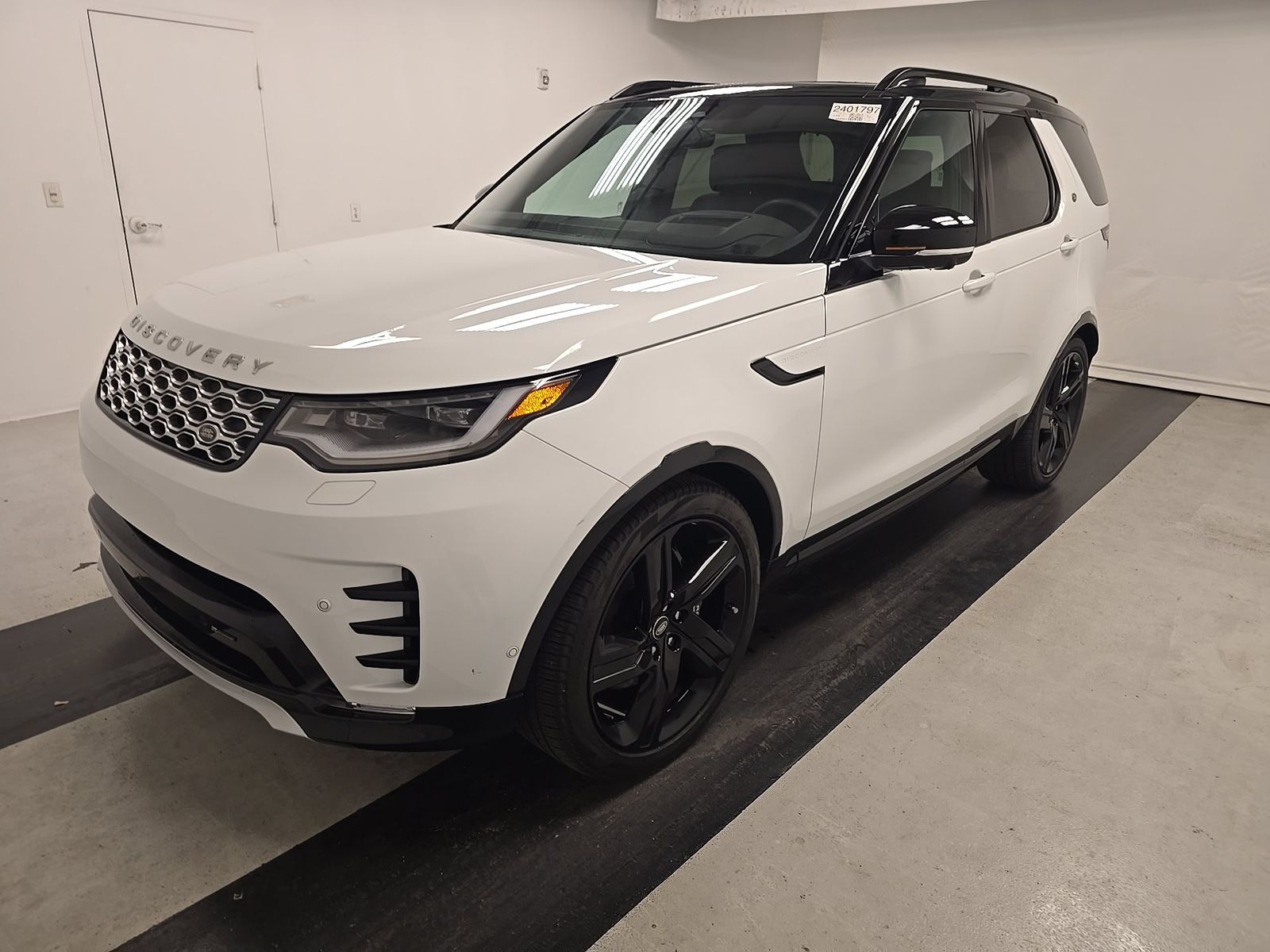 2023 Land Rover Discovery Metropolitan Edition FWD