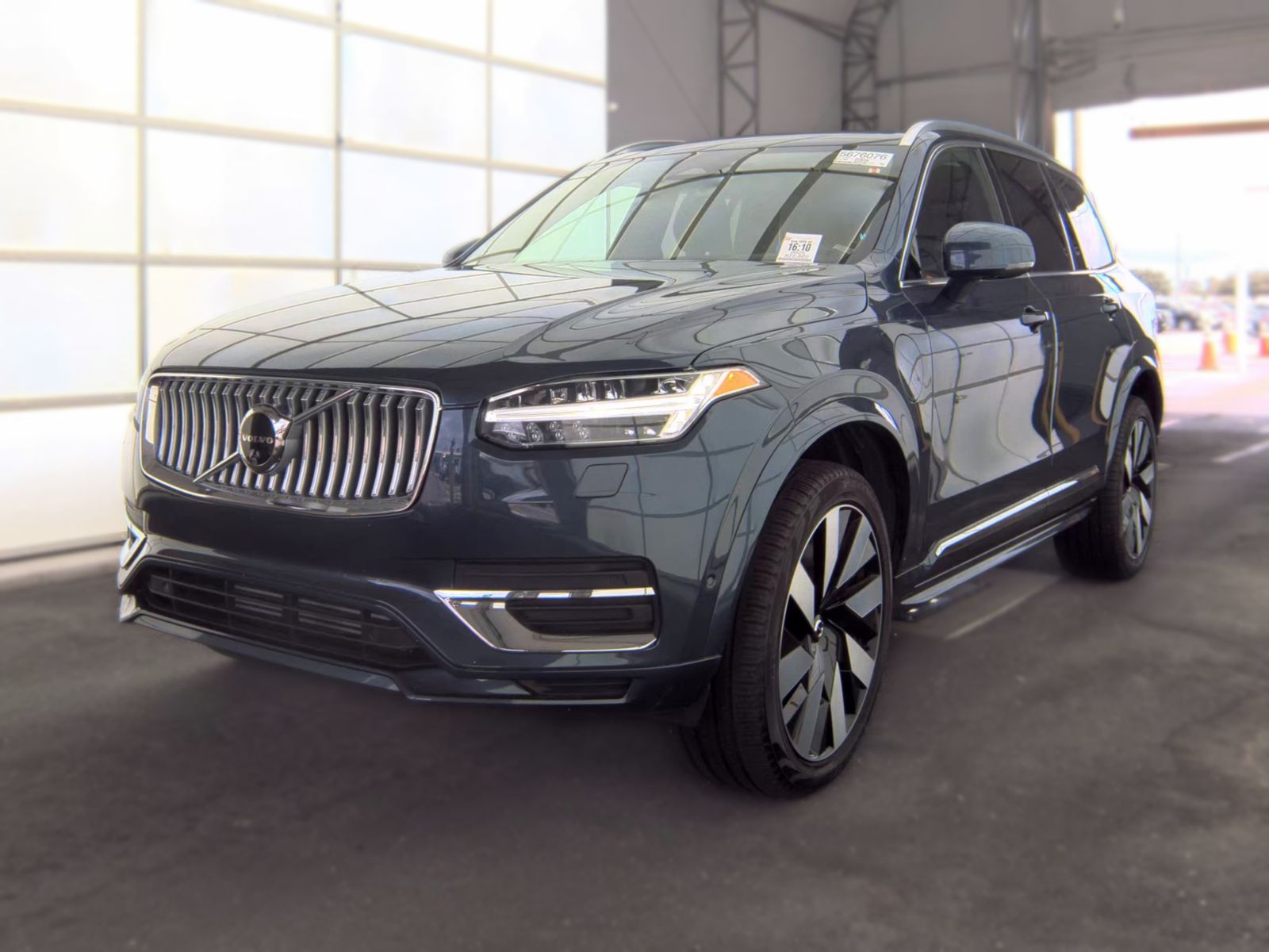 2025 Volvo XC90 Plug-In Hybrid T8 Plus AWD