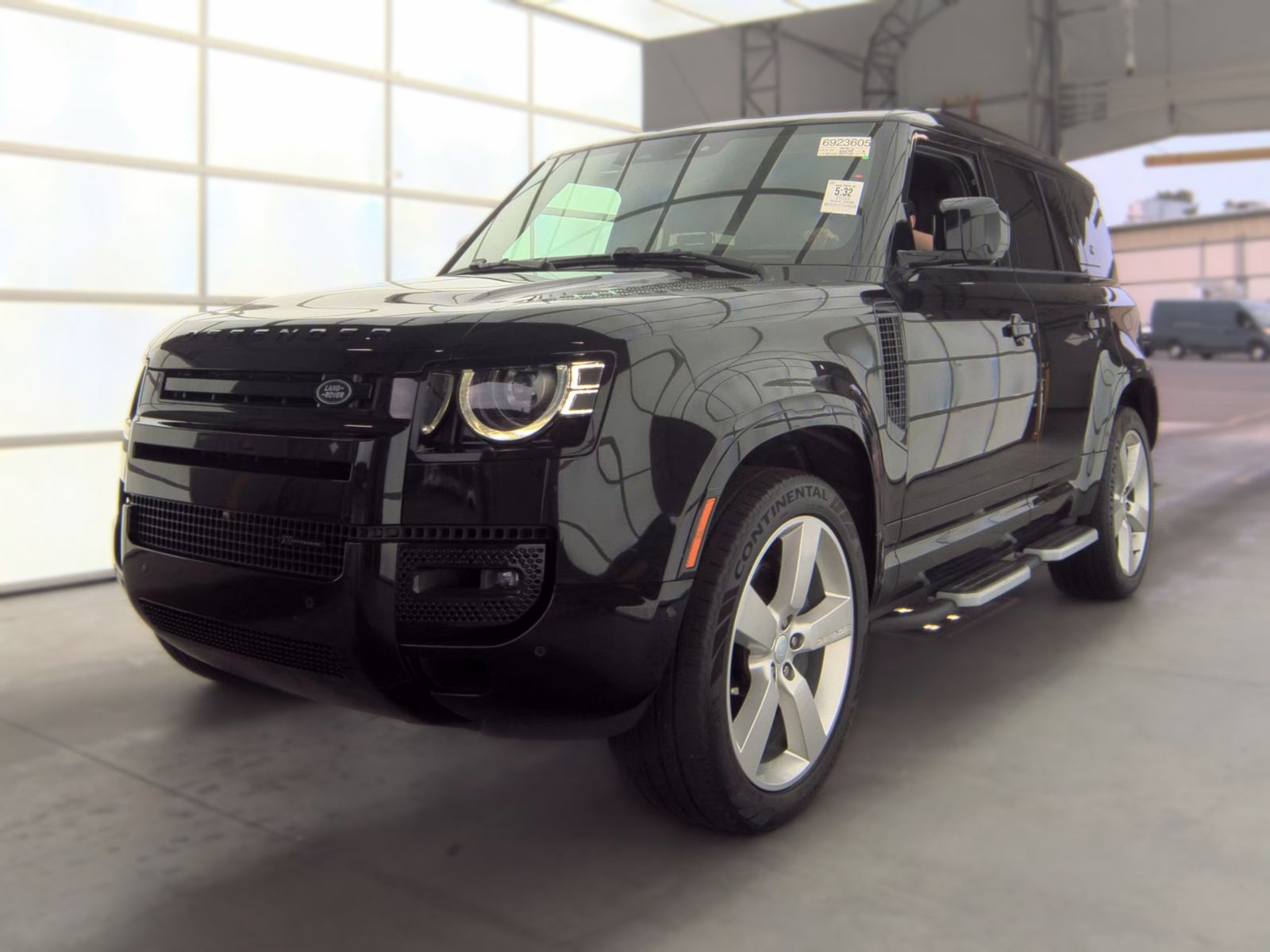 2023 Land Rover Defender 110 X-Dynamic SE FWD