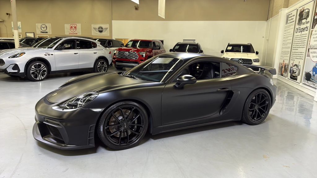 2021 Porsche 718 Cayman GT4 RWD