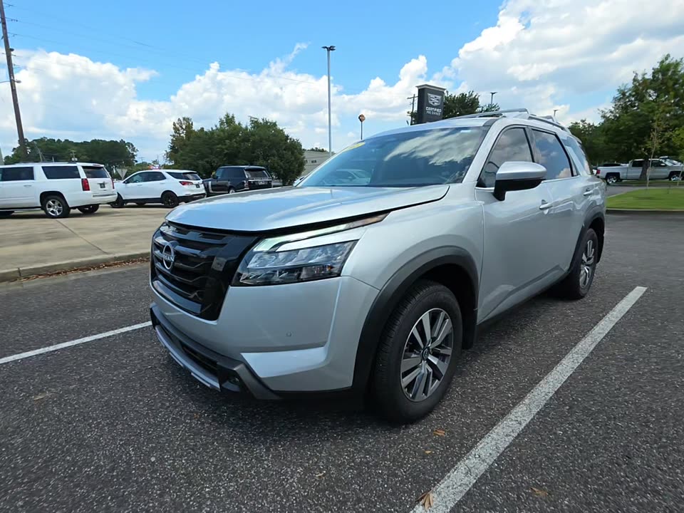 2025 Nissan Pathfinder SL FWD