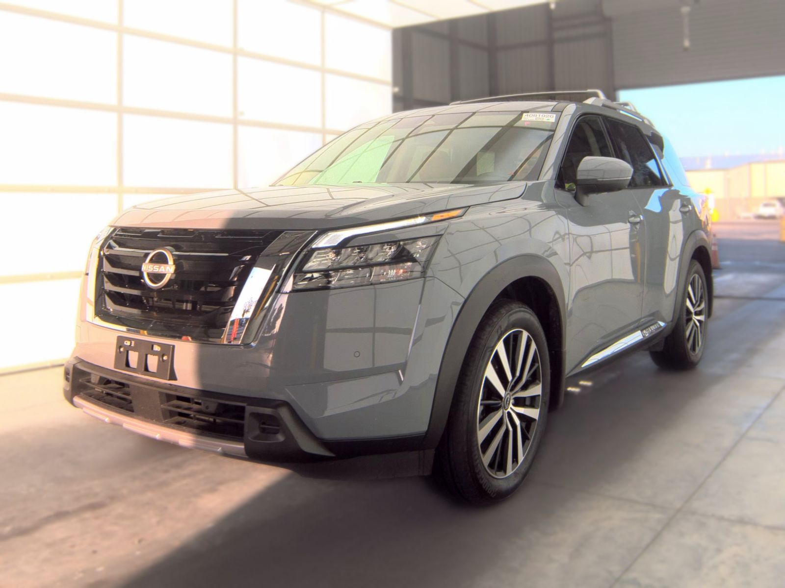 2025 Nissan Pathfinder Platinum FWD