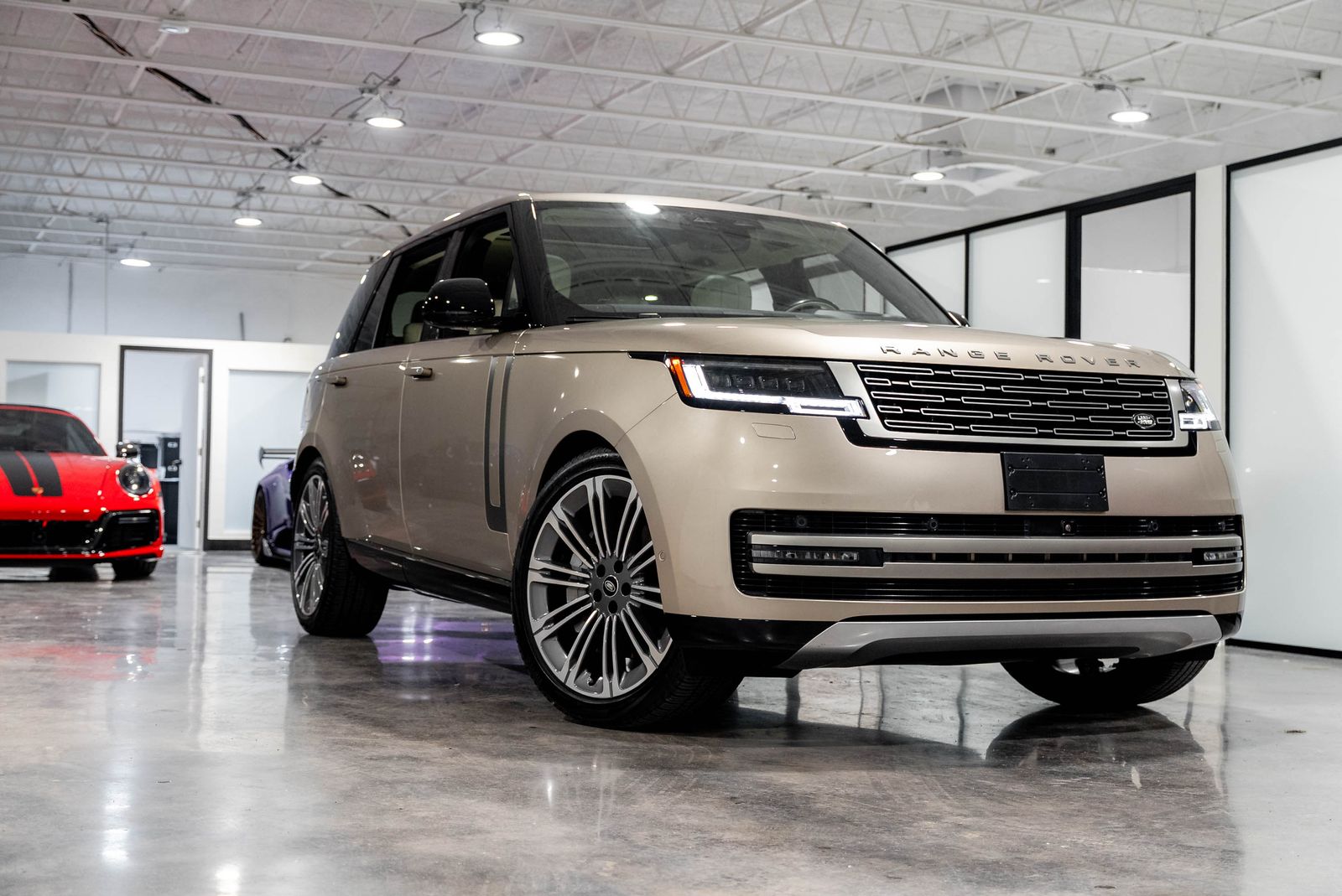 2024 Land Rover Range Rover SE LWB AWD