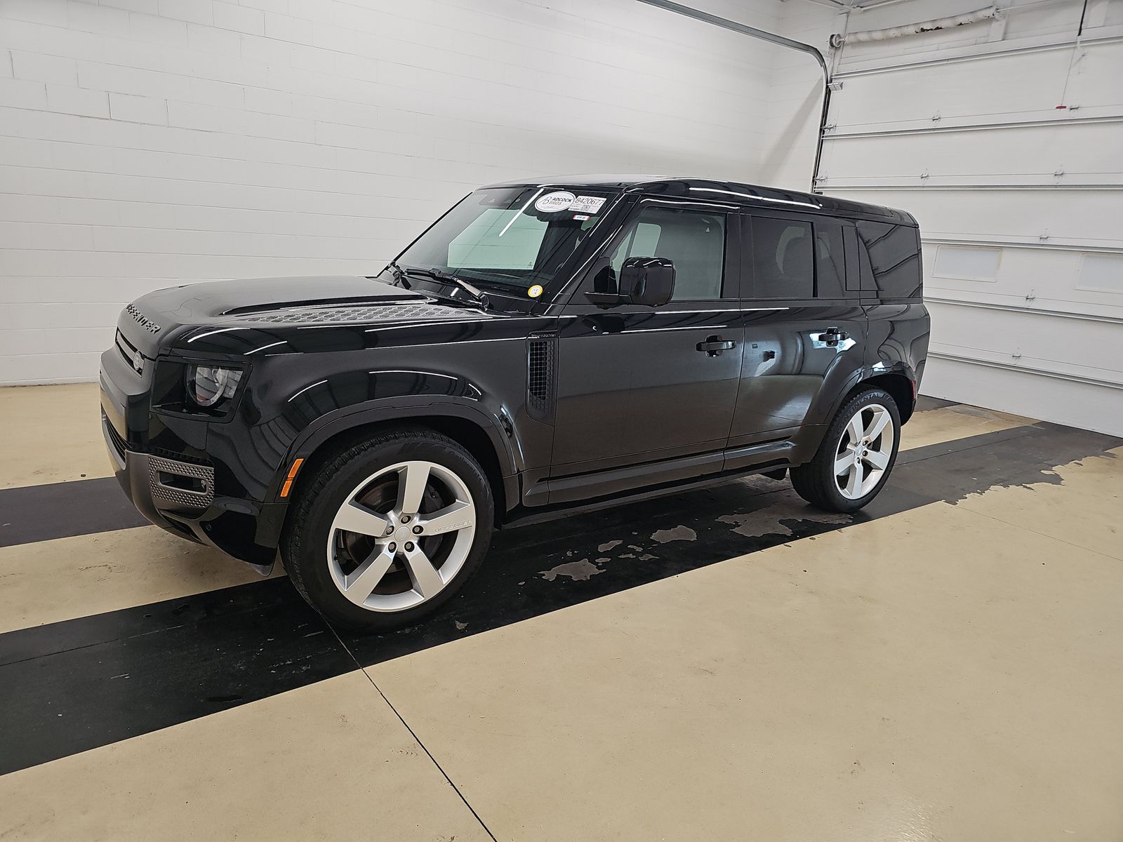 2025 Land Rover Defender 110 X-Dynamic SE FWD