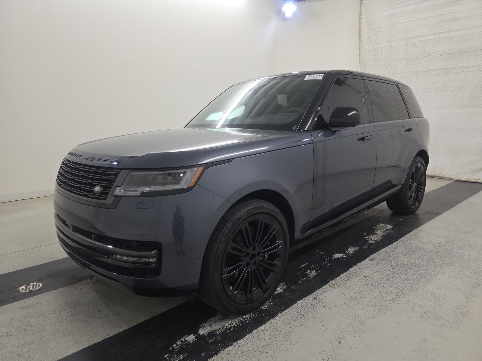 2025 Land Rover Range Rover SE LWB FWD