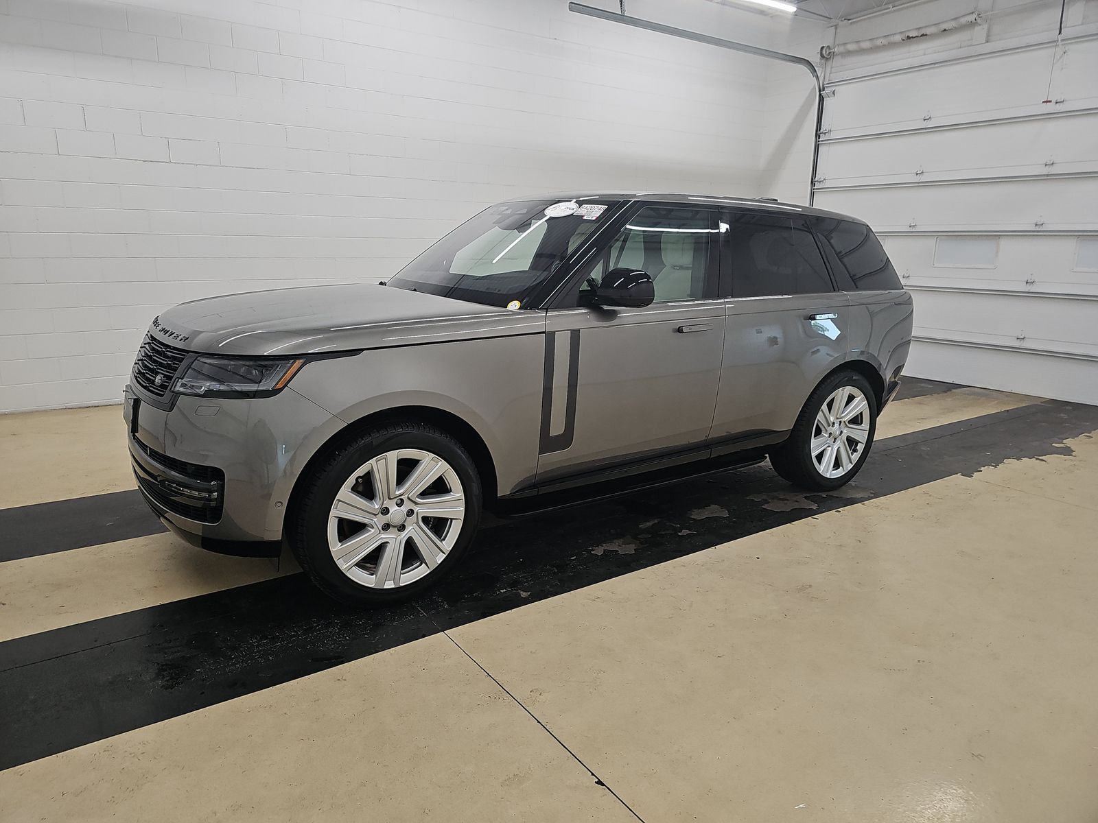 2023 Land Rover Range Rover SE FWD