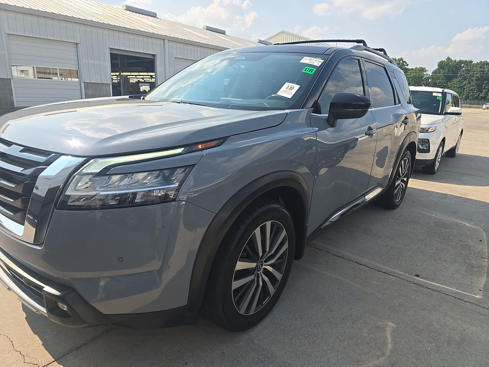 2022 Nissan Pathfinder Platinum FWD
