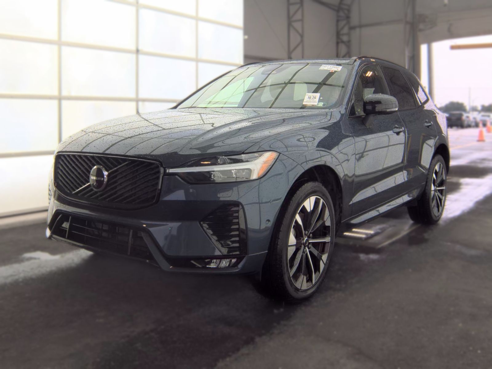 2026 Volvo XC60 B5 Plus FWD